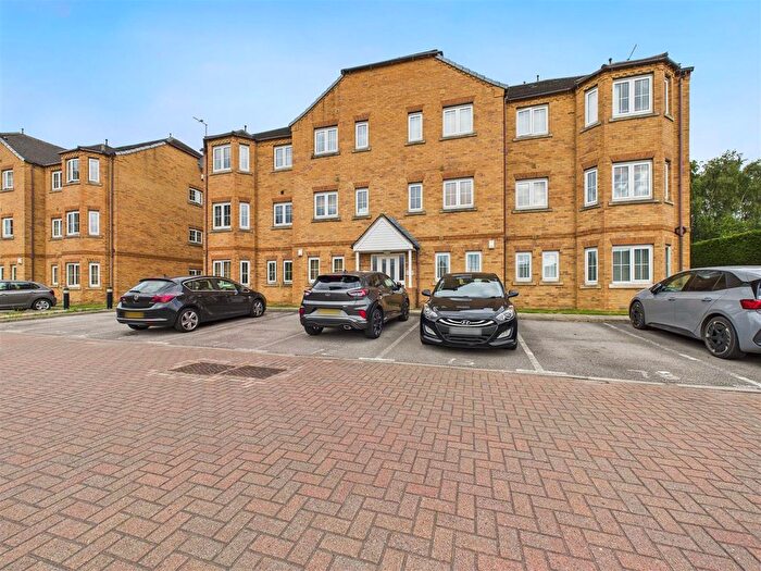 2 Bedroom Flat For Sale In Chandlers Court, Hull, HU9