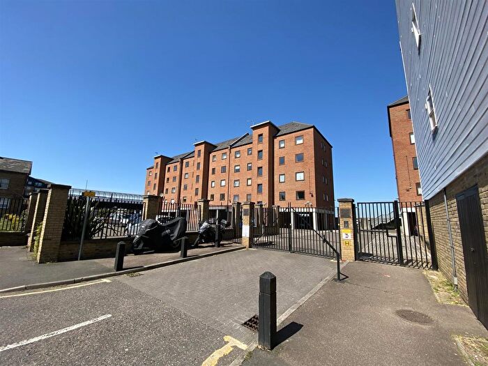 2 Bedroom Flat To Rent In Russell Quay, West Street, Gravesend, DA11
