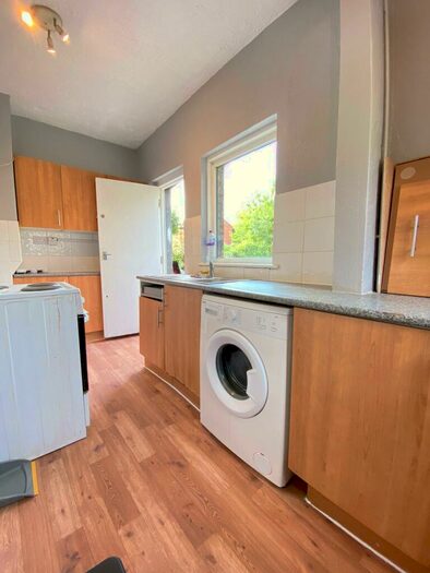 5 Bedroom Flat To Rent In Purfleet, London, RM19