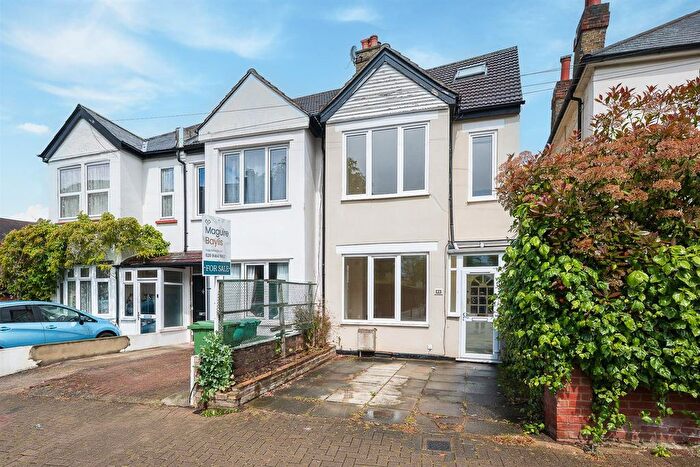 3 Bedroom Semi Detached House For Sale In Great Elms Road, Bromley, BR2