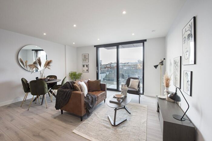 2 Bedroom Flat To Rent In The Courtyard Circus Street, BN2