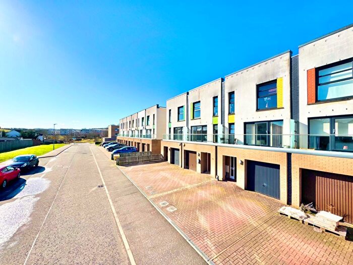 4 Bedroom Town House For Sale In James Mckechnie Avenue, Paisley, PA2