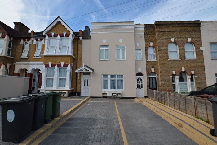 1 Bedroom Studio To Rent In Vicarage Road, E10