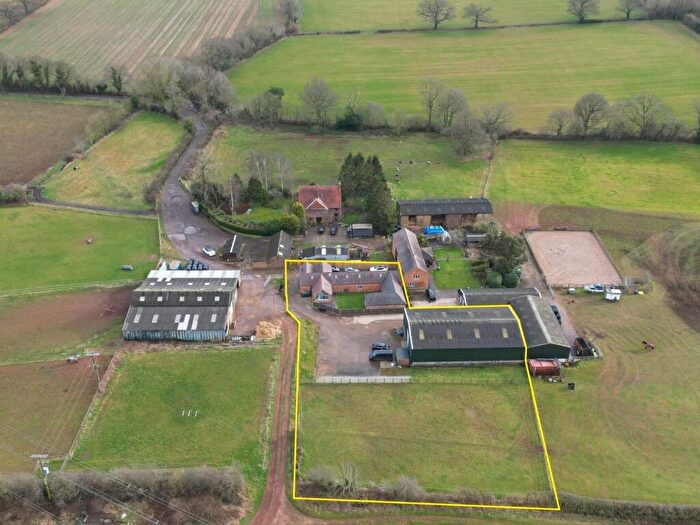 4 Bedroom Barn Conversion For Sale In Oak Barn, Newland Lane, Ash Green, Coventry - Sq Ft Detached Barn & Paddock, CV7