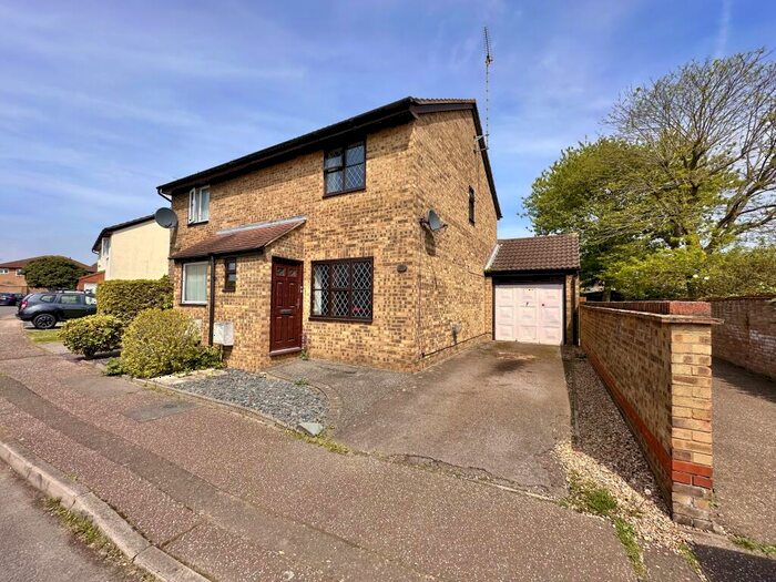 3 Bedroom Semi-Detached House To Rent In Golding Thoroughfare, Chelmsford, CM2