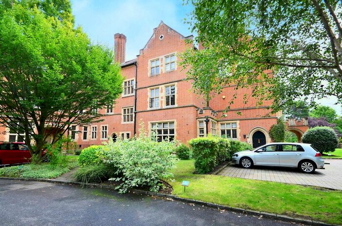 2 Bedroom Flat To Rent In Oldfield Wood, Maybury, Woking, GU22