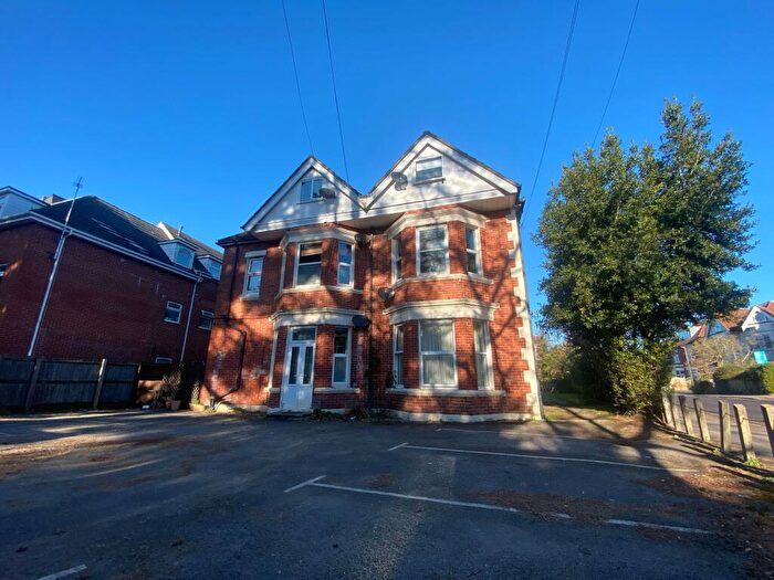 Flat To Rent In Crabton Close Road, Bournemouth, BH5