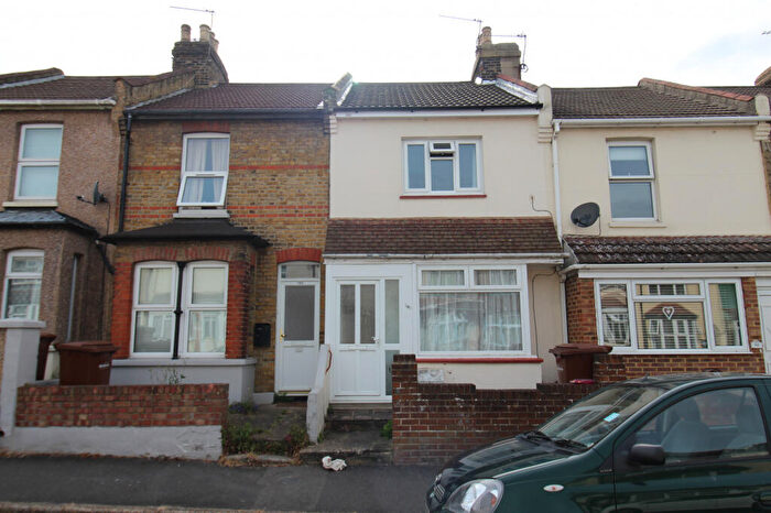 3 Bedroom Terraced House To Rent In Chaucer Road, Gillingham, Kent, ME7