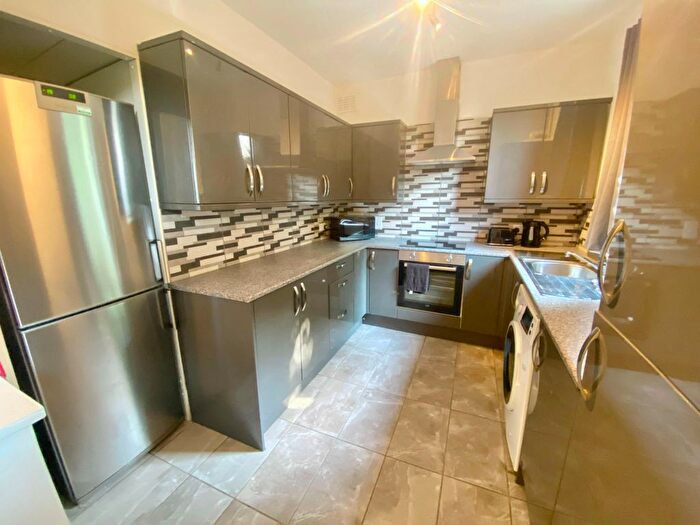 2 Bedroom Flat To Rent In Abbey Villa, Falkland Road, Torquay, TQ2