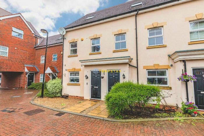 4 Bedroom Terraced House To Rent In Benjamin Lane, Slough, SL3