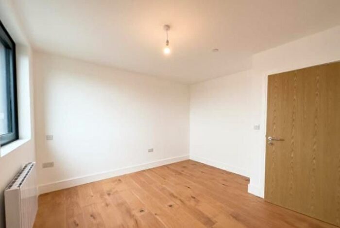 1 Bedroom Flat To Rent In Hounslow, Surrey, TW4