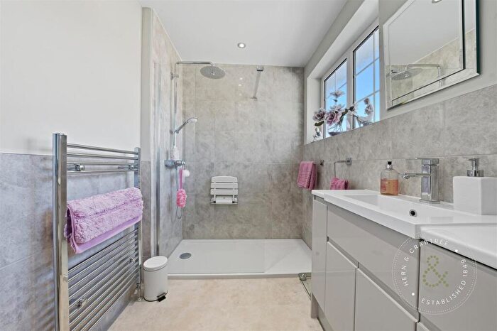 3 Bedroom End Of Terrace House For Sale In Glyn Eiddew, Pentwyn Cardiff, CF23