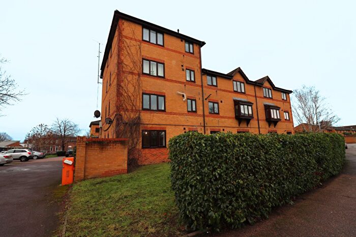 1 Bedroom Flat To Rent In Winery Lane, Kingston Upon Thames, KT1