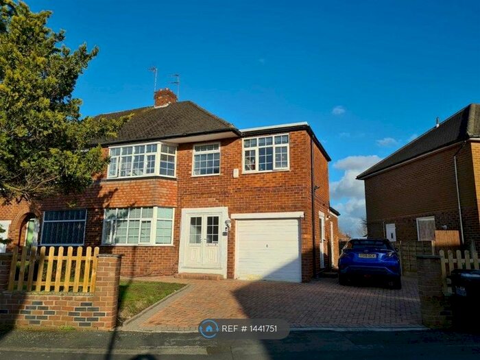 4 Bedroom Semi-Detached House To Rent In Ullswater Road, Handforth, Wilmslow, SK9