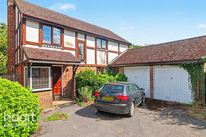 4 Bedroom Detached House For Sale In Coltsfoot Road, Lindford, GU35