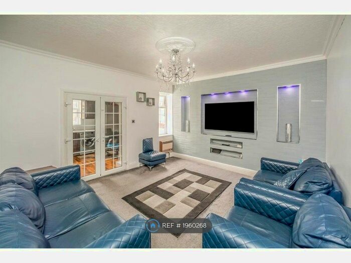 3 Bedroom Terraced House To Rent In Blackwood Grove, Halifax, HX1