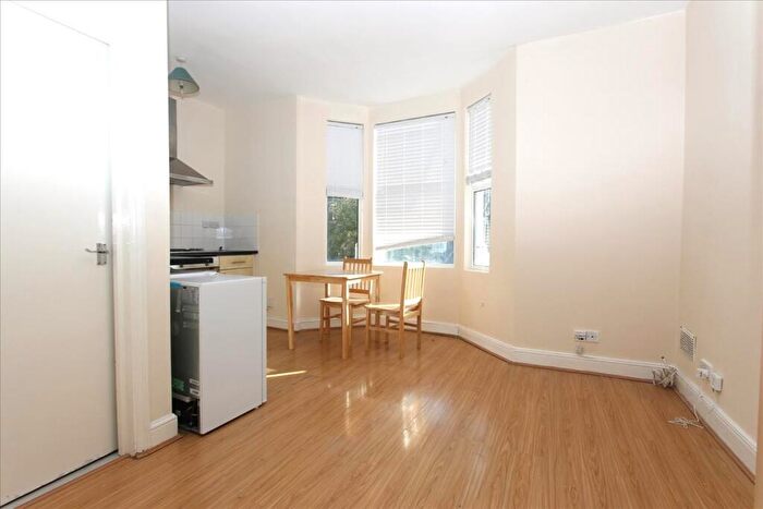 1 Bedroom Flat To Rent In Fairfield Road, London, N18