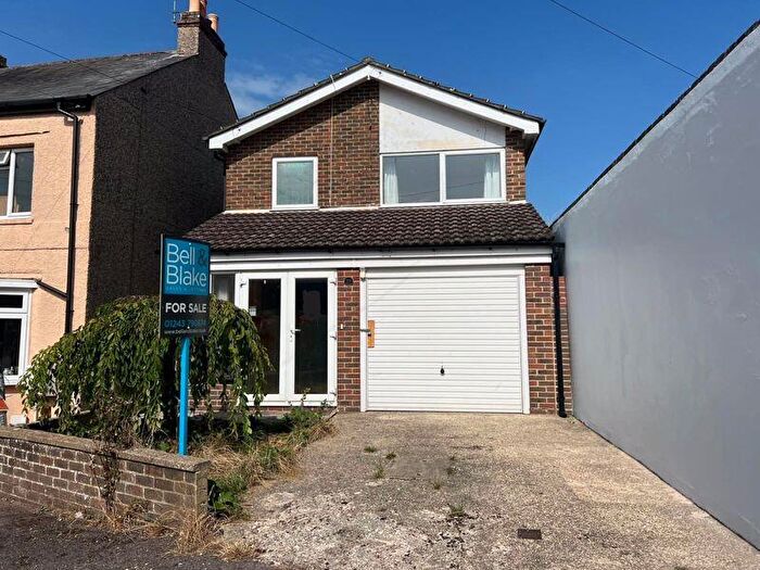 3 Bedroom Detached House For Sale In Adelaide Road, Chichester, PO19