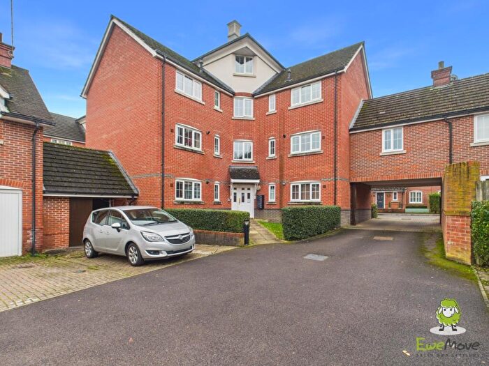 2 Bedroom Flat For Sale In Elvetham Rise, Chineham, Basingstoke, Hampshire, RG24