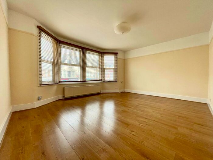 2 Bedroom Flat To Rent In Westbury Arcade, Westbury Avenue, London, N22