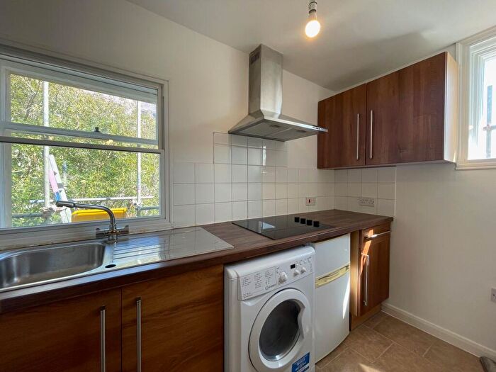 Studio To Rent In Brunswick Place - Rl, BN3