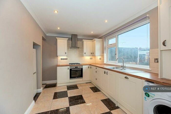 2 Bedroom Flat To Rent In Hutton Road, Shenfield, Brentwood, CM15