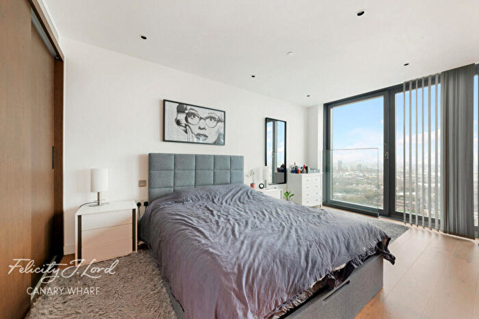 Studio For Sale In Landmark Pinnacle, Marsh Wall, London, E14