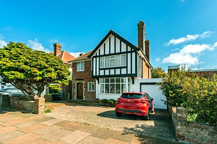 4 Bedroom Detached House For Sale In George V Avenue, Worthing, West Sussex, BN11