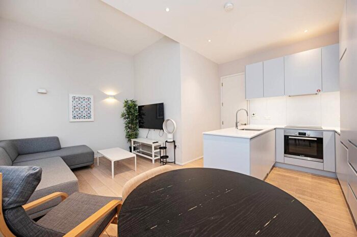2 Bedroom Flat To Rent In Charterhouse Street, Farringdon, London, EC1M