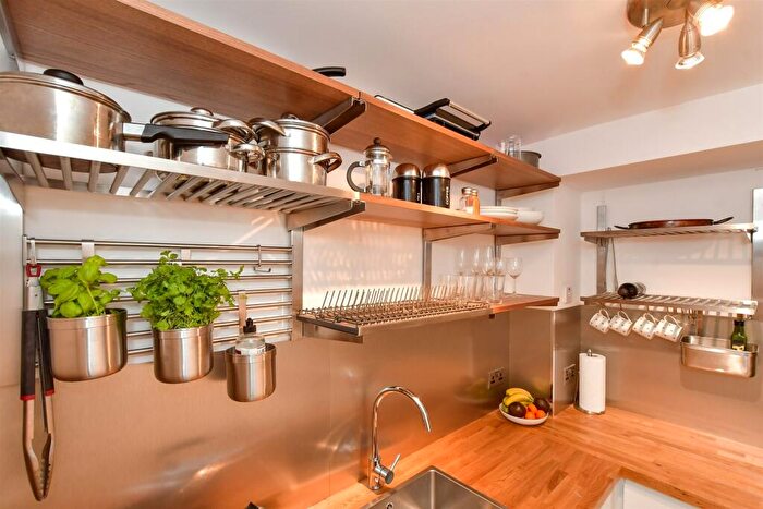 1 Bedroom Flat For Sale In Fort Crescent, Margate, Kent, CT9