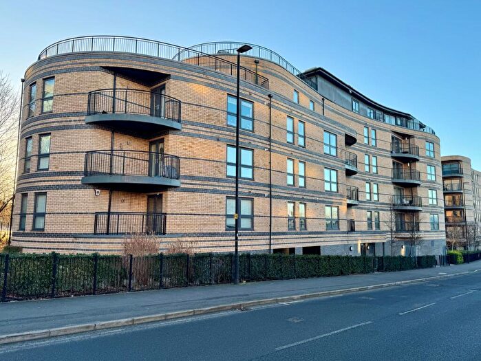 2 Bedroom Apartment To Rent In Windsor Road, Slough, Berkshire, SL1