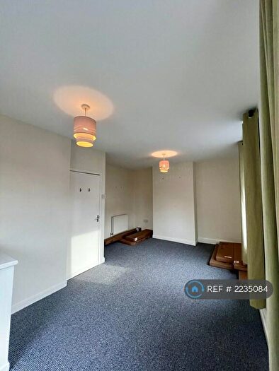 3 Bedroom Maisonette To Rent In Cowbridge Road East, Cardiff, CF11