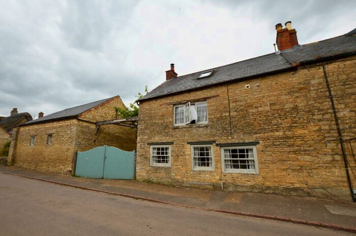 4 Bedroom Cottage To Rent In Church Way, Grendon, NN7