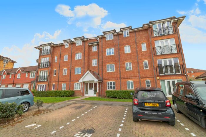 2 Bedroom Flat To Rent In Yukon Road, Broxbourne, EN10
