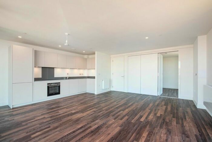 3 Bedroom Flat To Rent In Moulding Lane, London, SE14