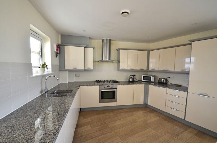 3 Bedroom Flat To Rent In Bridge Wharf, Chertsey, KT16