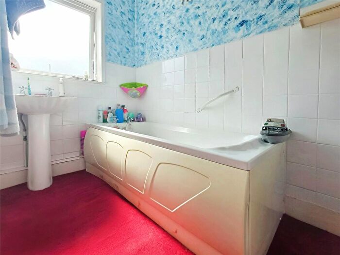 3 Bedroom Terraced House For Sale In Ridgeway Avenue, Gravesend, Kent, DA12