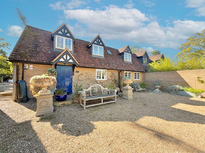 3 Bedroom Cottage For Sale In Cozy Cottage, Crafton, LU7