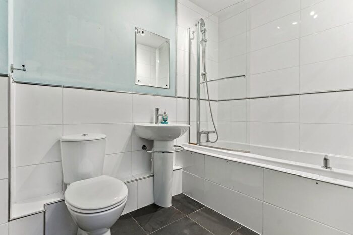2 Bedroom Flat For Sale In Kingsley Avenue, Fairfield, Hitchin, SG5