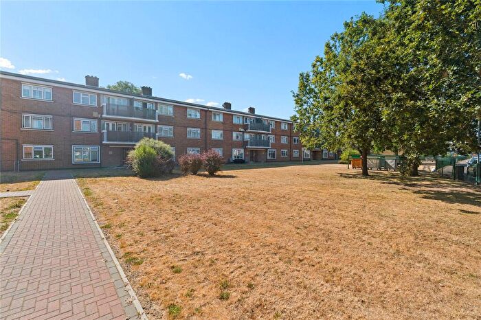 3 Bedroom Apartment For Sale In Bader Way, Rainham, RM13