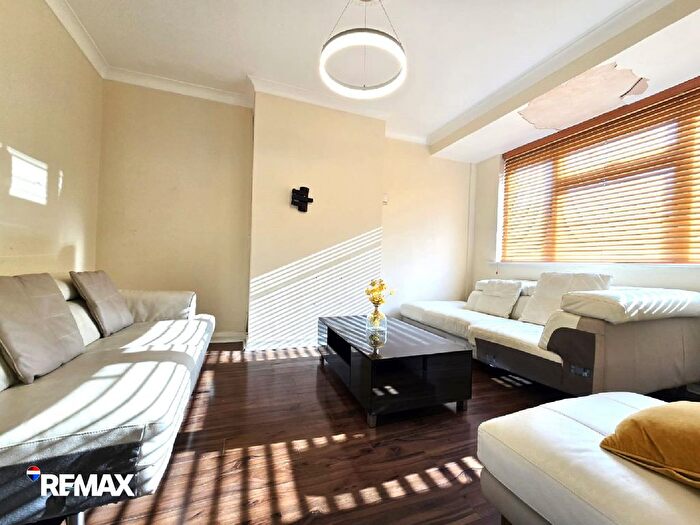 5 Bedroom Semi-Detached House To Rent In Lodge Lane, Romford, RM5