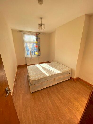 2 Bedroom Flat To Rent In Bulwer Road, Leyton, E11