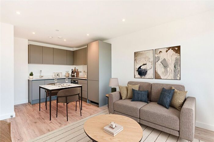 1 Bedroom Flat For Sale In Cherry Tree Road, Watford, Hertfordshire, WD24