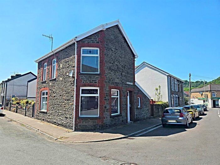 4 Bedroom End Of Terrace House To Rent In Bonvilston Road, Trallwn, Pontypridd, CF37