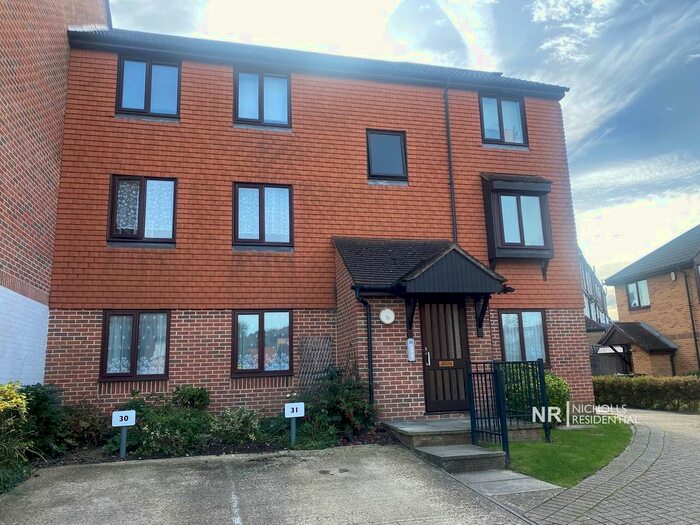 1 Bedroom Flat To Rent In Chelsea Gardens, Cheam, Sutton, Surrey., SM3