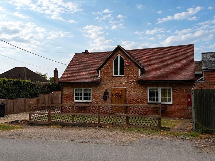 3 Bedroom Detached House For Sale In Wildmoor Lane, Sherfeld-On-Loddon, Hook, Hampshire, RG27