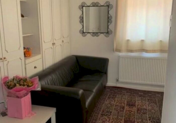 3 Bedroom Flat To Rent In Hunters Grove, Hayes UB3