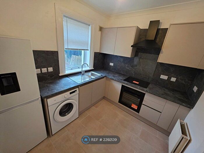 2 Bedroom Flat To Rent In Claud Road, Paisley, PA3