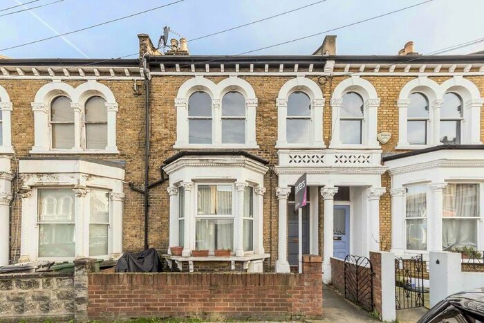 2 Bedroom Flat To Rent In Plato Road, London, SW2