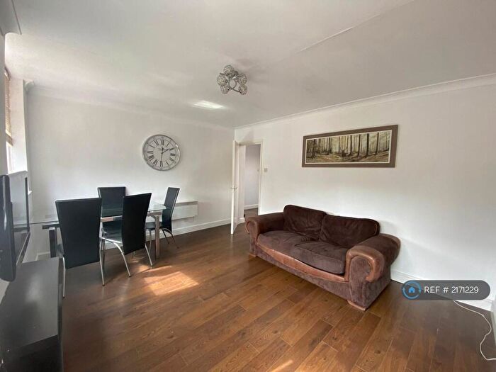 2 Bedroom Flat To Rent In Avenue Road, Leamington Spa, CV31